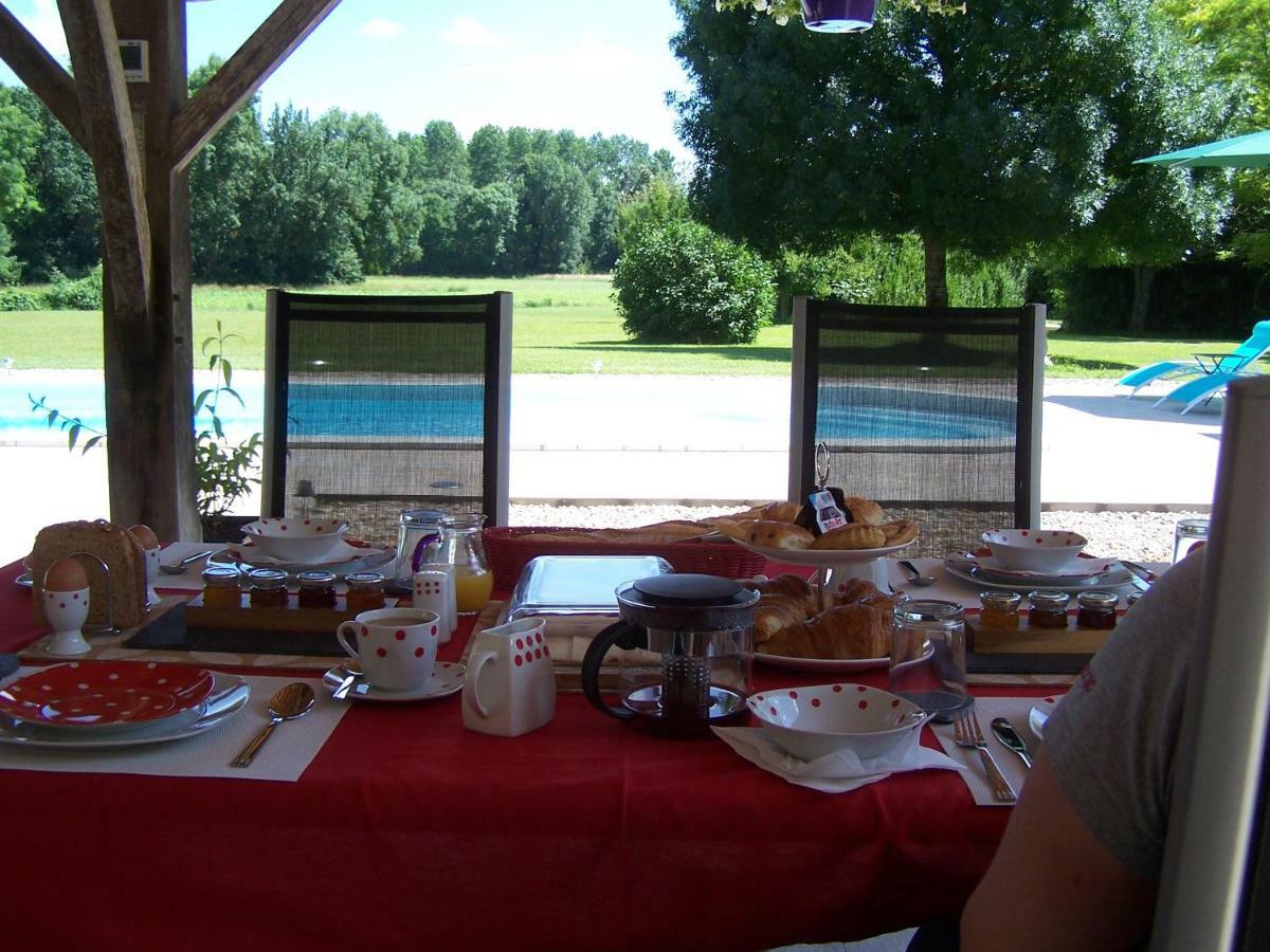 Chez Jousseaume Chambre D'Hotes Et Gites Saint-Ciers-Champagne المظهر الخارجي الصورة